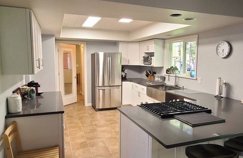 Point Roberts House | Bright Comfy 3 Bedroom home 10 Min. walk to Lily Point Marine Park