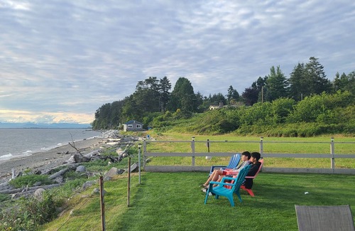 Point Roberts House | Bright Comfy 3 Bedroom home 10 Min. walk to Lily Point Marine Park