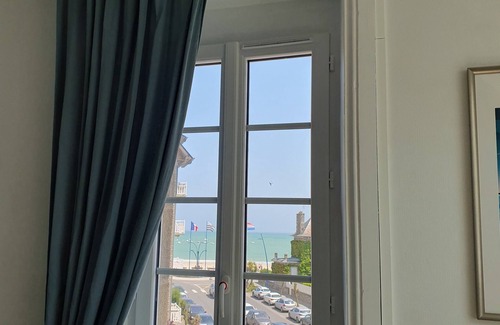 Saint-Cast-le-Guildo Apartment | Bright confortable flat facing the sea with private garden