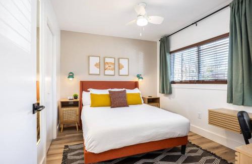 Hillsboro Village Apartment | Bright Condo by Vanderbilt and Belmont, 3 miles to Downtown