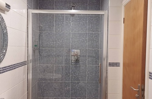 Swindon Apartment | Bright, Cosy 1 bed in Old Town+Fast Wifi+Parking
