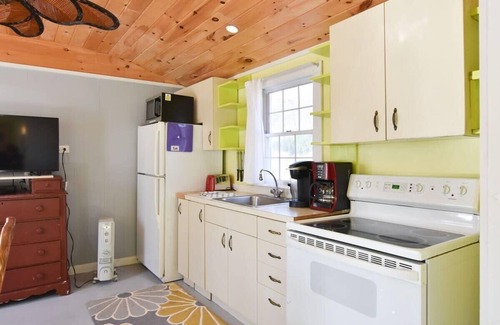 North Eastham Apartment | Bright Cottage Close to Bayside Beaches!