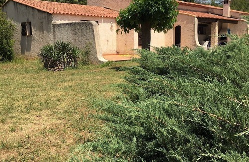 Carces House | Bright country house surrounded by nature