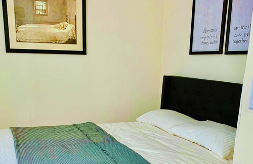 Middletown Apartment | Bright - Cozy 1 BR 1 Full Bath Apt ~ 1.5 hrs from NYC - Fast WiFi & Downtown
