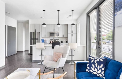 Indianapolis Apartment | Bright & Cozy 2BR Retreat w/Parking – Broad Ripple