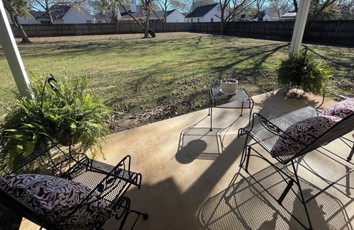 Kathleen House | Bright & cozy 3 bedroom home minutes from theme parks and many dining options.