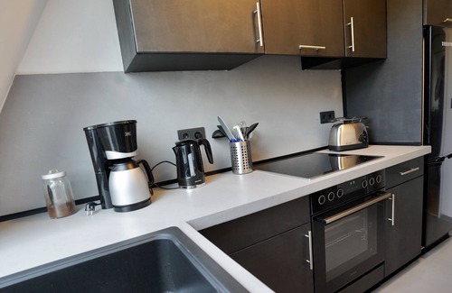 Mitte Apartment | bright designer apartment with large balcony, next to Mauerpark & Berlin Wall