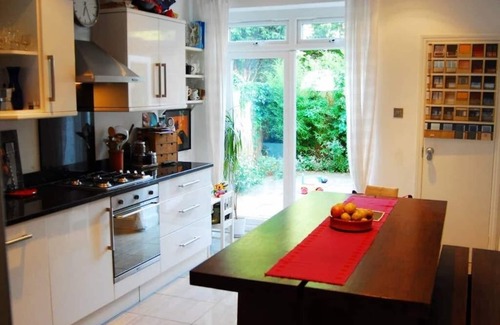 Crouch End House | Bright double room in Crouch End, North London