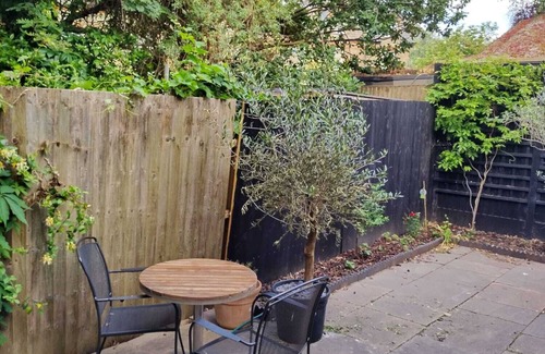 Crouch End House | Bright double room in Crouch End, North London