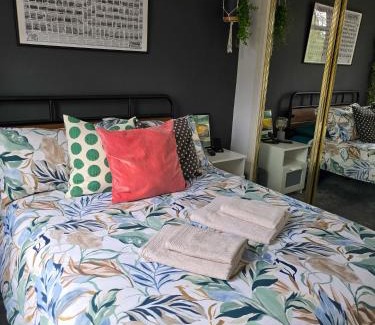 Leith House | Bright Double Room in Leith - Near Tram & Shore