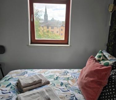 Leith House | Bright Double Room in Leith - Near Tram & Shore