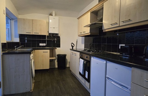 Offerton House | Bright & Elegant 2-Bedroom Stay in Stockport