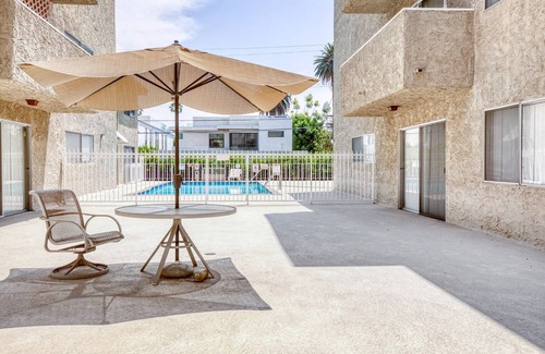 Beverly Grove Apartment | Bright Fairfax 2BR w/Pool, near WF + TJ, Melrose shopping, by Blueground