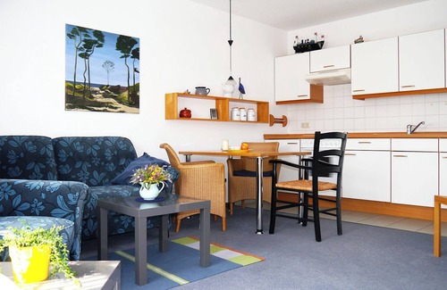 Ostseebad Prerow Apartment | Bright forest near apartment in the oak park Prerow, 2 pers., WLAN, south-west-facing balcony