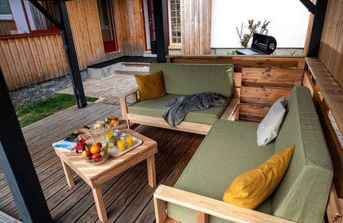Saulxures-sur-Moselotte House | Bright and colorful house with sauna, hut, henhouse, bicycles & garden