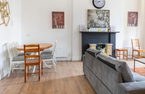 West End Apartment | Bright High-Ceiling 2BD Flat - Central Edinburgh!