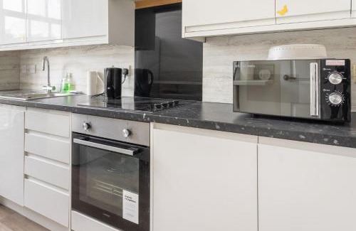 West End Apartment | Bright High-Ceiling 2BD Flat - Central Edinburgh!