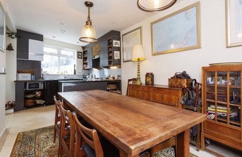 West Kensington House | Bright Horizons, by Veeve