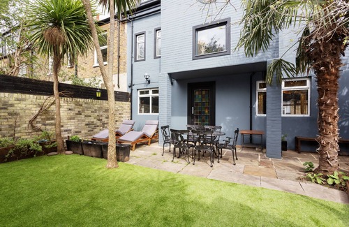 West Kensington House | Bright Horizons, by Veeve