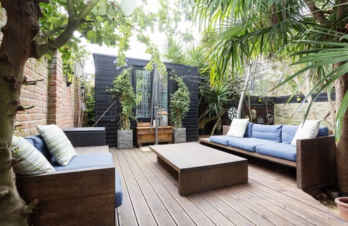 West Kensington House | Bright Horizons, by Veeve