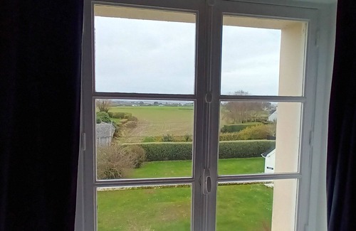 Plougasnou House | Bright house with sea and country views in Plougasnou