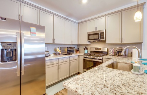 Rehoboth Beach Condo | Bright Lewes Condo w/Balcony, 7 Mi to Beach!