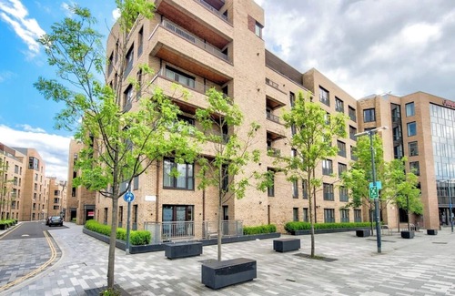 West End Apartment | Bright, Modern 1 Bed Close to City Centre