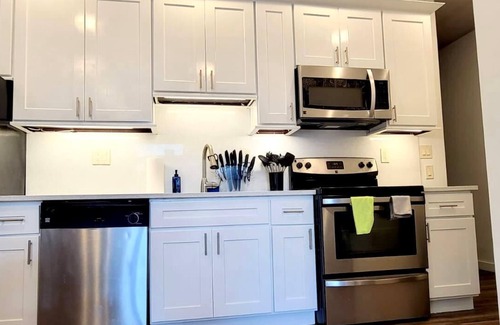North Philadelphia East Apartment | Bright Modern 3 bedroom home - 10 min walk from Temple University