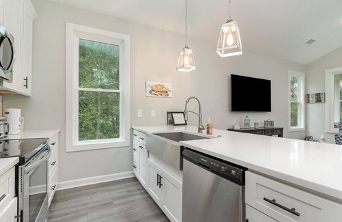 Litchfield by the Sea House | Bright Modern 4 Bdrm House Near Beach Pet Friendly