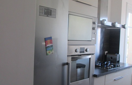 Antibes City Centre Apartment | Bright, modern apartment in town center