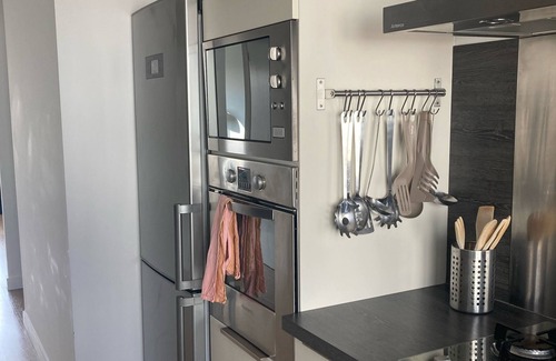Antibes City Centre Apartment | Bright, modern apartment in town center