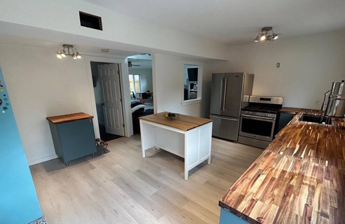 Fairhaven House | Bright Modern Beach House with loft just a 10 minute walk to West Island Beach