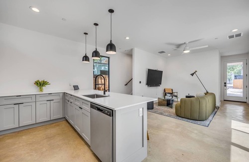 Govalle House | Bright Modern, Boggy Creek - Eastside Urban Dream