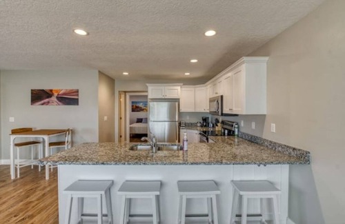 Kanab House | Bright & Modern @ theHeart of Red Rock Recreation!