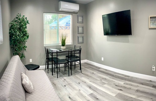 North Hills West House | Bright Modern Valley House | Kitchen | Washer & Dryer / Dogs OK!