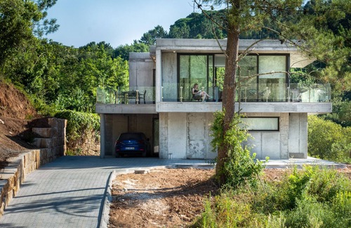 Alcobaca House | Bright modern villa (6p) surrounded by nature with top views near Nazaré