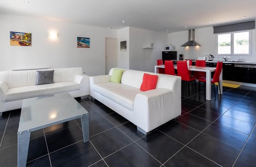 Cairanne Villa | Bright, modern villa with private pool, 1 km from Cairanne