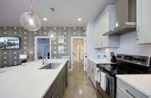 The Nations Condo | Bright Nations Retreat|Modern Suite|7 Min Downtown