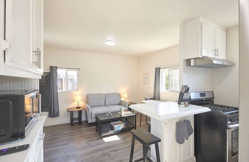 Raisin House | Bright & New Back House KING Tower District