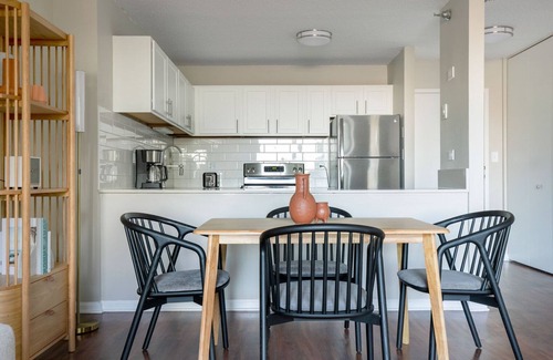 Oak Park Apartment | Bright Oak Park 1BR w/Lounge & Roof, nr Downtown, by Blueground