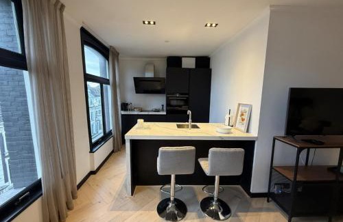 Museum Quarter Apartment | Bright Penthouse with Balcony in Amsterdam Center