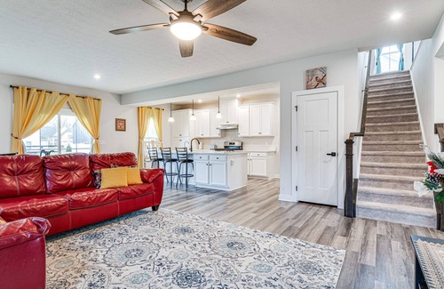 Plainfield House | Bright Plainfield Home ~ 14 Mi to Indianapolis!