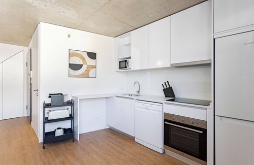 Paranhos Apartment | Bright, Premium and Pet Friendly Flat by HostWise