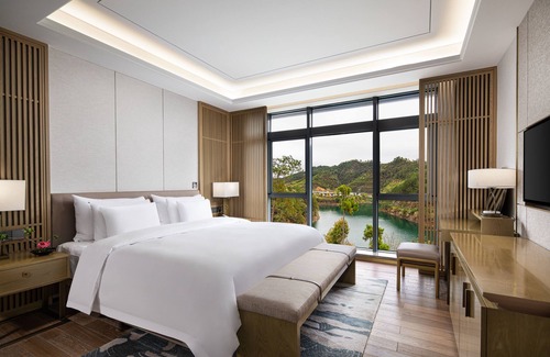 Chun'an Hotel | Bright QiandaoLake Resort