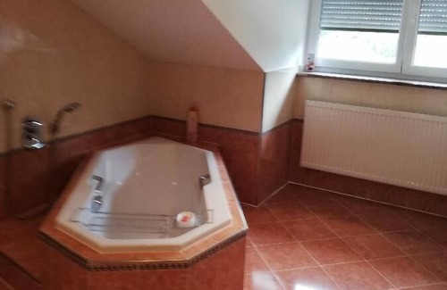 Lichteneck Apartment | Bright, quiet, comfortable vacation apartment for two people (90 m2) with fitted kitchen and WiFi