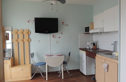 Santy - La Plaine Apartment | Bright, quiet studio