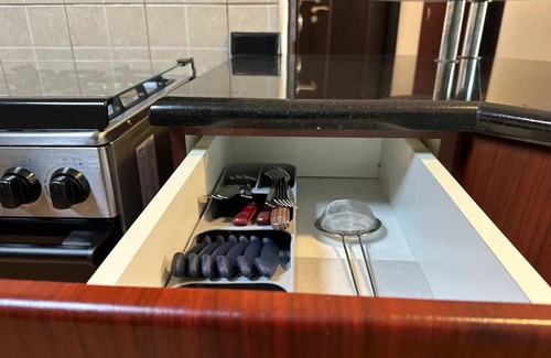 Discovery Gardens Condo | Bright renovated 1 Bedroom Next to Metro Mallnn