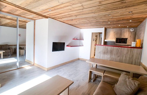 Val Claret Apartment | Bright Renovated Studio near Slopes with Balcony - Pet Friendly