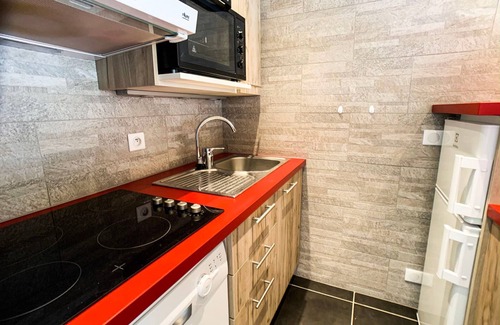 Val Claret Apartment | Bright Renovated Studio near Slopes with Balcony - Pet Friendly