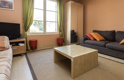 Cauderan House | BRIGHT ROOM IN A RESIDENTIAL AREA